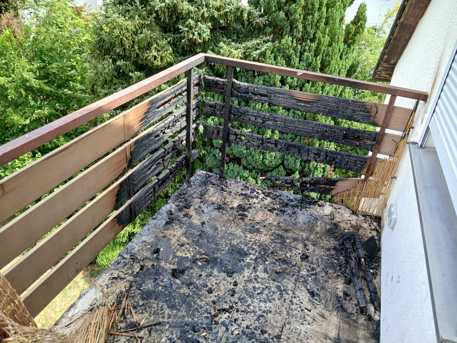 Feuer auf Balkon