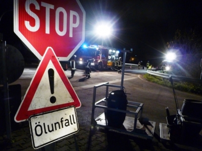 Diesel im Kreuzungsbereich ausgelaufen