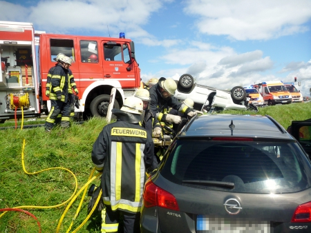 Schwerer Verkehrsunfall, Person klemmt