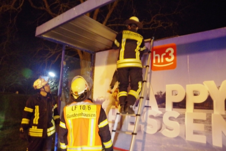 Sturm beschädigt Bushaltestelle