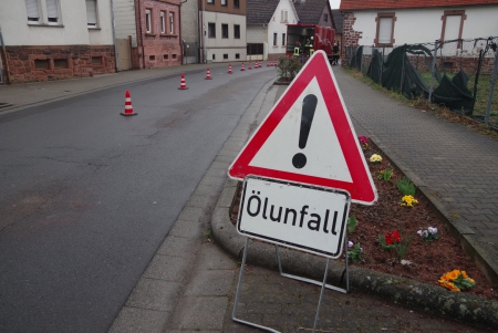 Dieselspur im Ortsgebiet