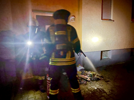 Feuer vor Wohnungstür
