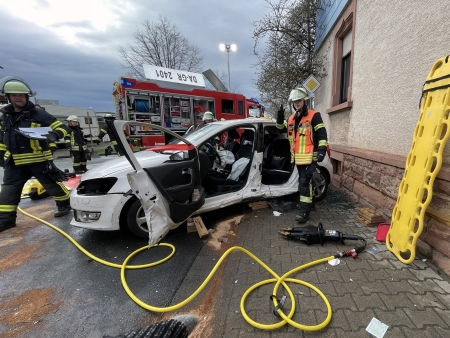 Menschenrettung nach Verkehrsunfall