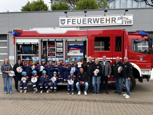 Neue Ausrüstung für unsere Löschteufel